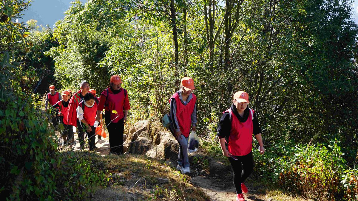 “凝聚團(tuán)隊(duì)，勇攀高峰”騰沖世紀(jì)金源大飯店2019年基層管理人員戶外拓展培訓(xùn)